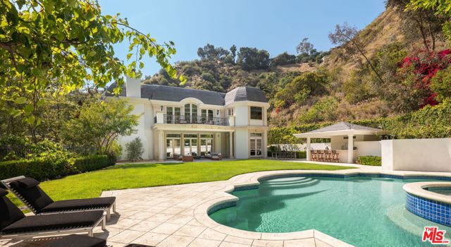 10509 Vestone Way, Los Angeles CA: https://media.crmls.org/mediaz/8c14ba69-3aad-4e3e-ae44-b6c85b3d8267.jpg