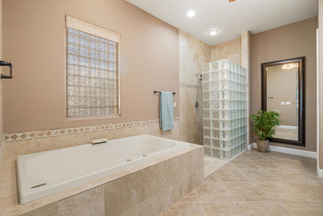 50605 Verano Drive, La Quinta CA: https://media.crmls.org/mediaz/8c14f52d-173d-4072-b348-3906aad64d54.jpg