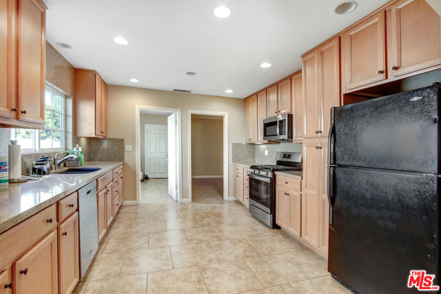 2623 S Beverly Drive, Los Angeles CA: https://media.crmls.org/mediaz/8c151a21-0d96-4ab8-94d8-0a6304bea594.jpg