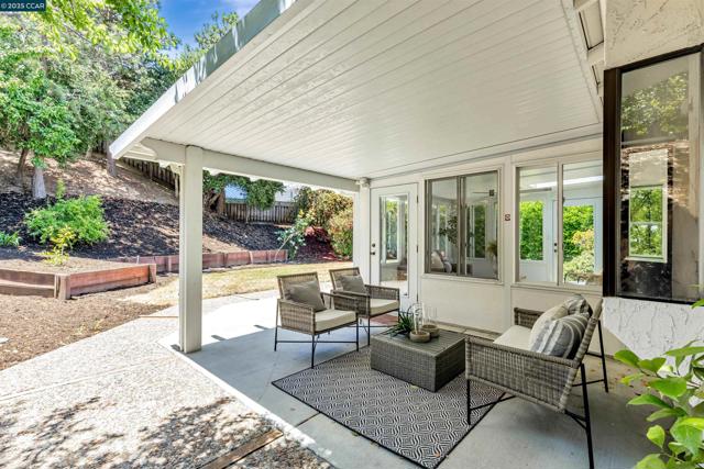 4924 Rocky Rd, Richmond CA: https://media.crmls.org/mediaz/8c1523b9-c649-429e-a404-22361f8d81a0.jpg