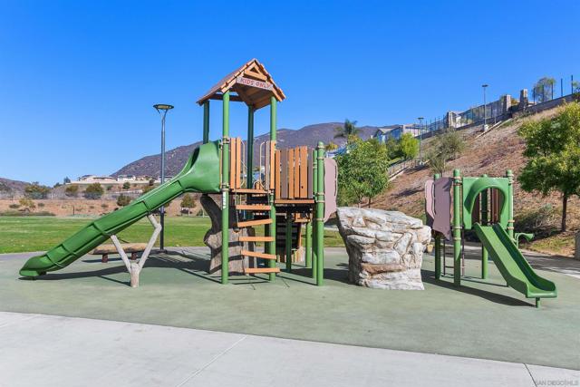 238 Ventasso Way, Fallbrook CA: https://media.crmls.org/mediaz/8c15c556-5143-4ed0-b5b4-2e5fe416a1af.jpg