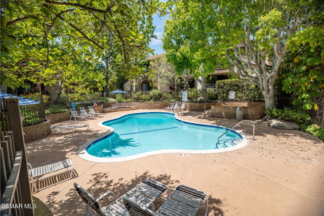 21901 Burbank Boulevard, Woodland Hills CA: https://media.crmls.org/mediaz/8c15d5c6-da5e-4937-be42-a5d35971e25f.jpg