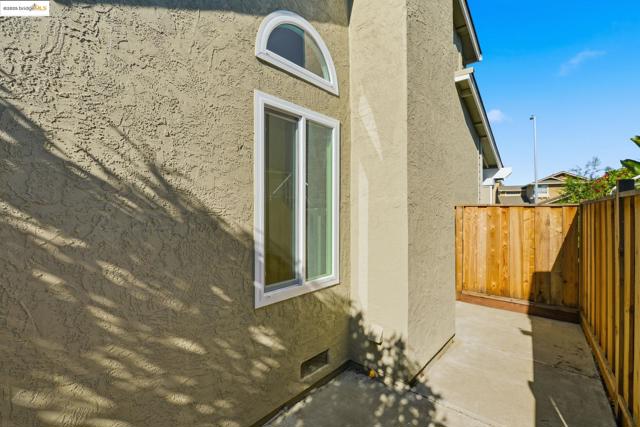 1486 Waverly Way, Pittsburg CA: https://media.crmls.org/mediaz/8c161c5a-e546-48a4-a98f-2f41b160d6a7.jpg
