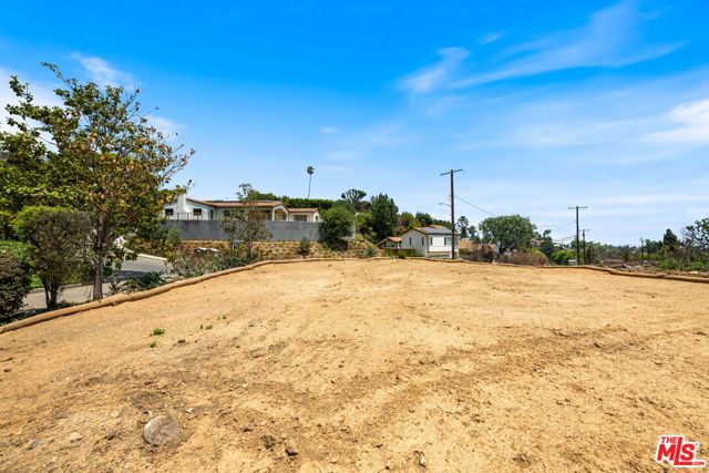 1101 Las Pulgas Place, Pacific Palisades CA: https://media.crmls.org/mediaz/8c16c718-efb0-467e-943e-864ff6d970ba.jpg