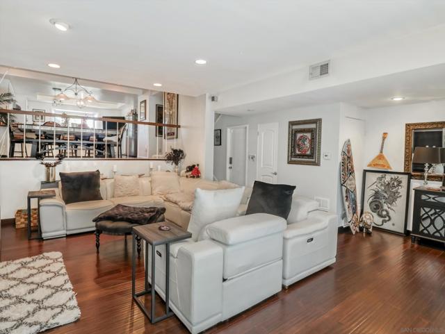 4804 La Villa Marina, Marina del Rey CA: https://media.crmls.org/mediaz/8c17305c-25d2-4dfe-af6a-6c17c286b102.jpg