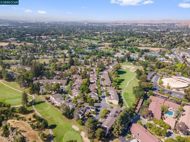 1706 Siskiyou Dr, Walnut Creek CA: https://media.crmls.org/mediaz/8c17a92a-7d65-4106-b014-d5e652ee342b.jpg