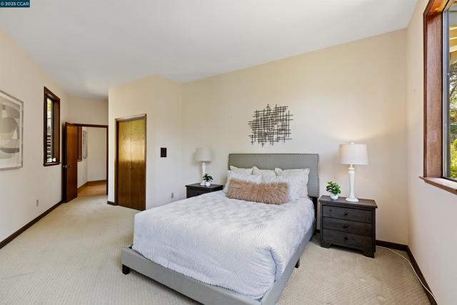 39 Mira Loma Rd, Orinda CA: https://media.crmls.org/mediaz/8c17e7ee-9aa7-4125-b573-9babe9184806.jpg