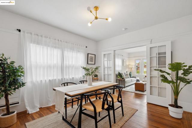 747 St, Oakland CA: https://media.crmls.org/mediaz/8c185020-83be-434e-805a-5a6aa7e14c4d.jpg