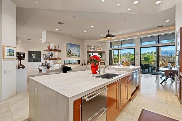 8 Ledgestone Lane, Rancho Mirage CA: https://media.crmls.org/mediaz/8c188851-7b63-41ce-bde4-7f33febf63c9.jpg