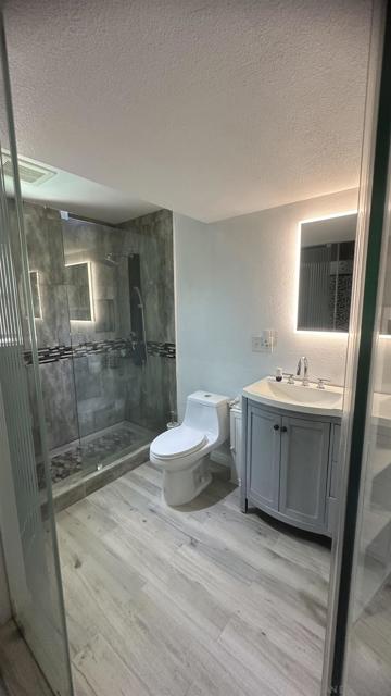 1521 Del Norte Dr, Corona CA: https://media.crmls.org/mediaz/8c188e97-4b82-4b03-973a-3c5e979d87bc.jpg