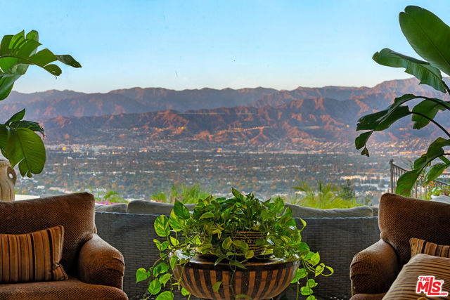 7833 Torreyson Drive, Los Angeles CA: https://media.crmls.org/mediaz/8c18bce7-9115-4313-a25a-0b39b0d4b760.jpg