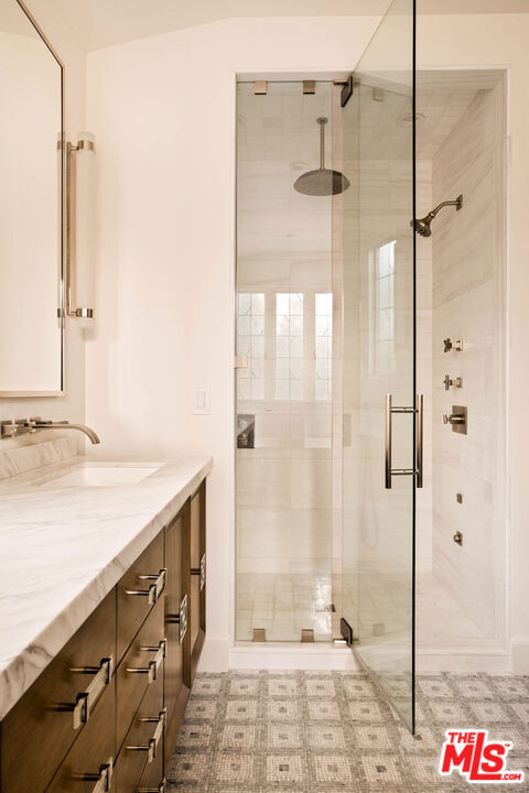 7020 La Presa Drive, Los Angeles CA: https://media.crmls.org/mediaz/8c18c0c9-78b6-466b-8cef-c1441662bbe4.jpg