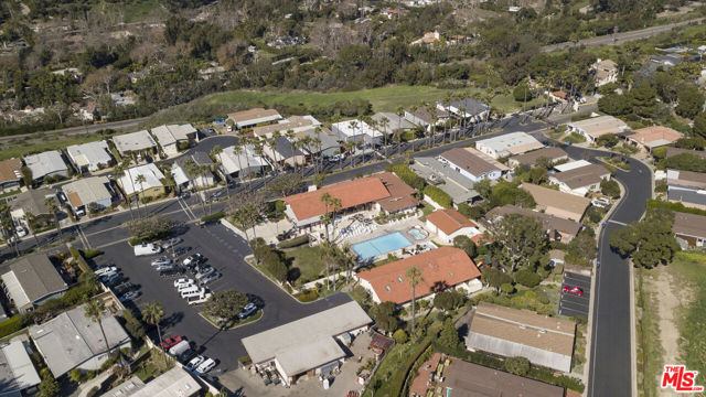 29500 Heathercliff Road, Malibu CA: https://media.crmls.org/mediaz/8c18db65-7e55-4626-b2b5-704744e4b499.jpg