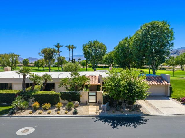 26 Stanford Drive, Rancho Mirage CA: https://media.crmls.org/mediaz/8c191905-b33e-41ee-a98b-caefb0b0508a.jpg