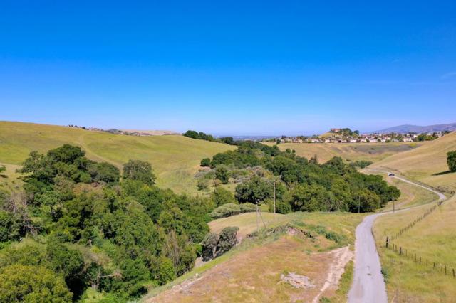 6821 Silver Creek Road, San Jose CA: https://media.crmls.org/mediaz/8c198d51-73a5-4947-aef9-10d12499b6a7.jpg