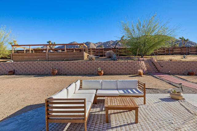 60377 Pueblo Trail, Joshua Tree CA: https://media.crmls.org/mediaz/8c1990f5-4819-46c7-bf5a-a6244101b87b.jpg