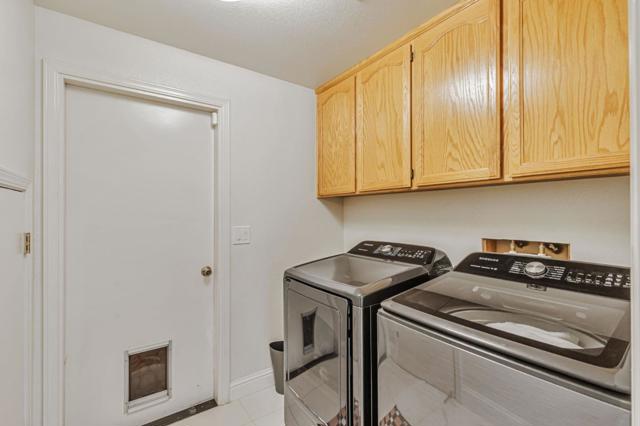 1700 Hemlock Court, Hollister CA: https://media.crmls.org/mediaz/8c1997e0-e99f-4d3e-bbab-268d1e756576.jpg