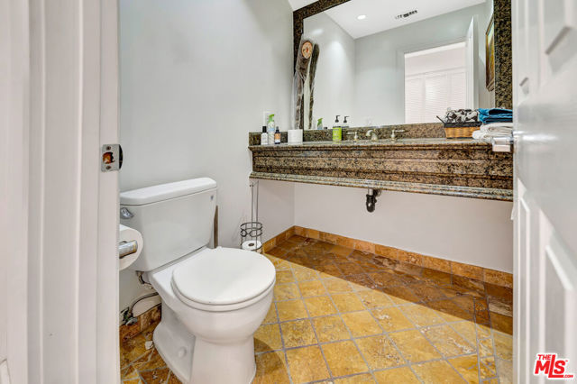 14916 Hesby Street, Sherman Oaks CA: https://media.crmls.org/mediaz/8c19a228-09f1-4c82-a1ac-ff769a556dd3.jpg