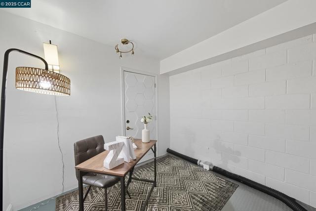 50 Brookwood Rd, Orinda CA: https://media.crmls.org/mediaz/8c1a0f7b-23e8-438b-81b7-ca871b3f844a.jpg
