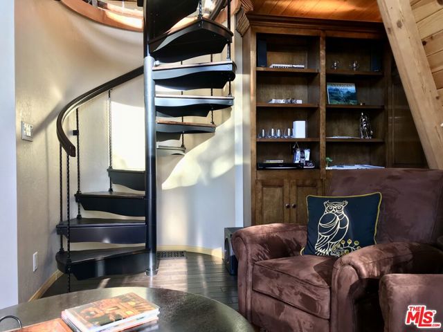 2222 Gimmewald Place, Pine Mountain Club CA: https://media.crmls.org/mediaz/8c1a61e3-731b-4ba6-8442-e685f4d11b5d.jpg