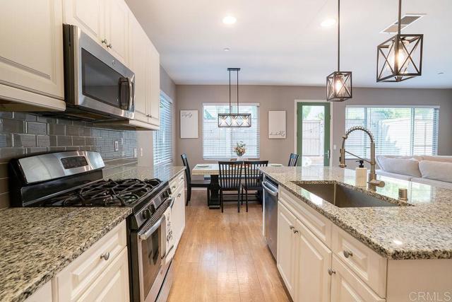 Detail Gallery Image 13 of 39 For 1132 Cherry Tree Lane, Vista,  CA 92084 - 4 Beds | 2/1 Baths