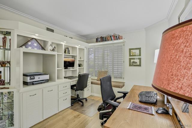 6375 Via Cabrera, La Jolla CA: https://media.crmls.org/mediaz/8c1a9239-5ffc-49d6-9f76-51432aa2d5b4.jpg
