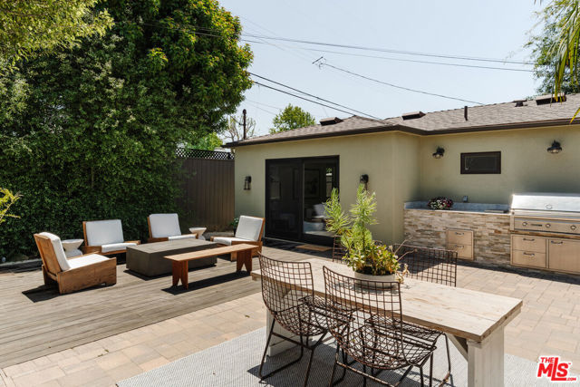 7920 Yorktown Avenue, Los Angeles CA: https://media.crmls.org/mediaz/8c1ad28f-38fc-4511-b6d3-714ce7943f4a.jpg