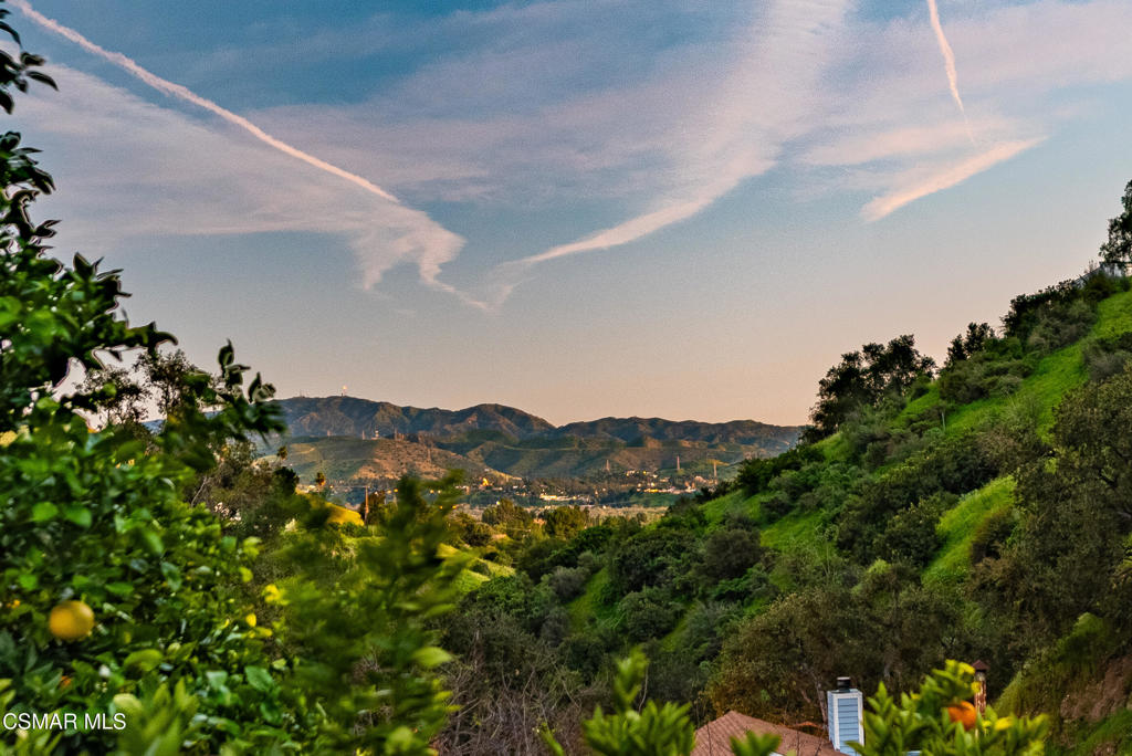 https://media.crmls.org/mediaz/8c1aecc3-a5d0-468d-a419-7a8842b1582c.jpg?preset=X-Large