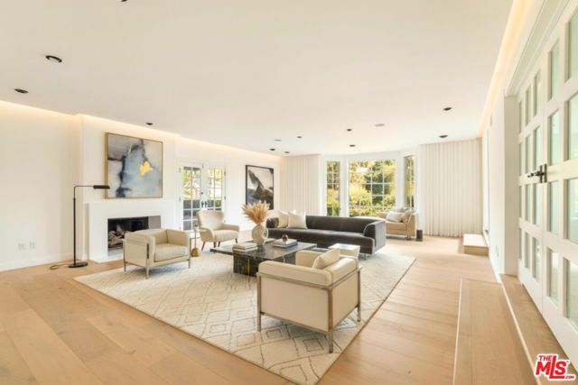 9315 Beverly Crest Drive, Beverly Hills CA: https://media.crmls.org/mediaz/8c1b2be5-4751-4088-a314-a774b8fd1b97.jpg