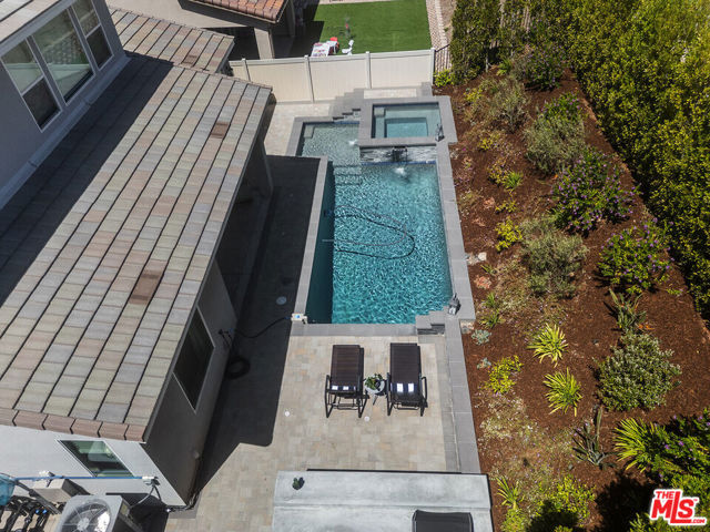 18113 Tableau Way, Santa Clarita CA: https://media.crmls.org/mediaz/8c1b3ae1-5fa9-4362-b497-ef137d23190b.jpg