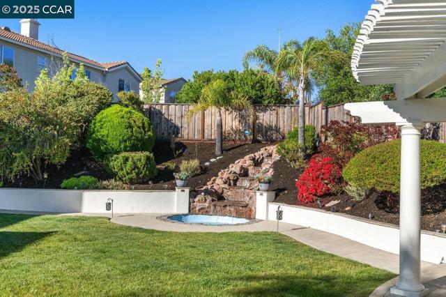 9662 Velvet Leaf Cir, San Ramon CA: https://media.crmls.org/mediaz/8c1be11e-b103-41c5-94d1-91f021df7079.jpg