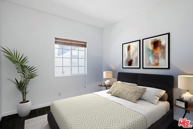 850 N Poinsettia Place, Los Angeles CA: https://media.crmls.org/mediaz/8c1c3676-681e-4f66-9d4e-34301ba090d4.jpg
