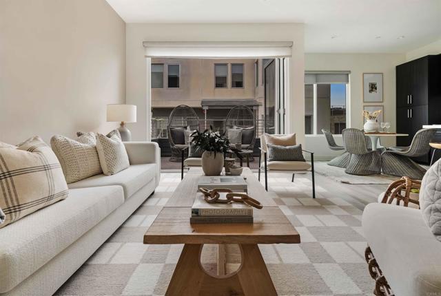 Detail Gallery Image 5 of 43 For 100 Evergreen Ave #3,  Imperial Beach,  CA 91932 - 2 Beds | 2/1 Baths