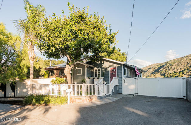 1088 Alta Vista Road, Simi Valley CA: https://media.crmls.org/mediaz/8c1cc3ee-0cb3-44c6-be80-28cc5f982986.jpg