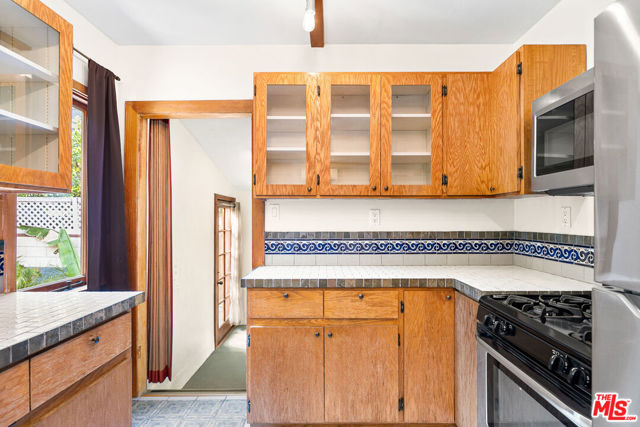 4171 Kraft Avenue, Studio City CA: https://media.crmls.org/mediaz/8c1cc947-814c-43bf-9e93-9730aee1e2e4.jpg