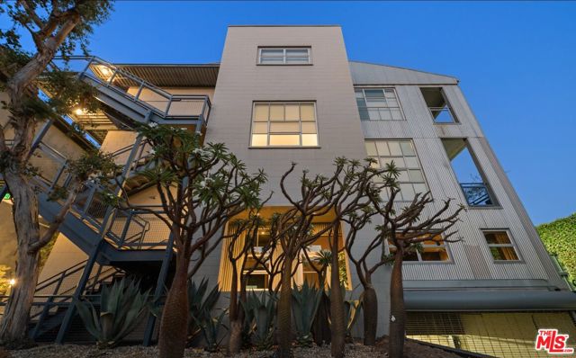 710 N Orlando Avenue, West Hollywood CA: https://media.crmls.org/mediaz/8c1d0163-af47-4392-a443-5c10e0629b32.jpg