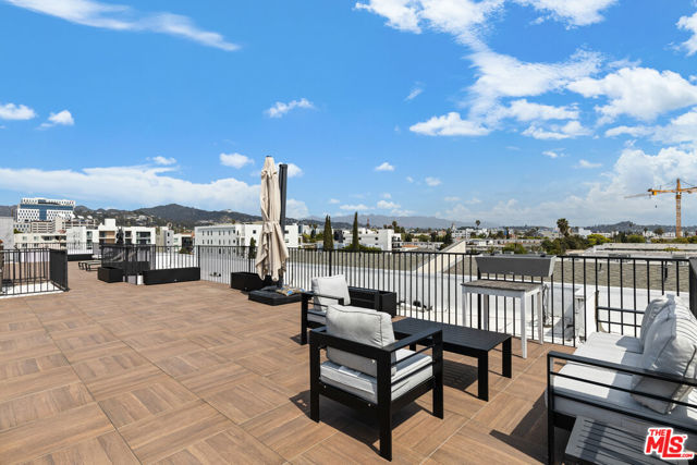 5832 Virginia Avenue, Los Angeles CA: https://media.crmls.org/mediaz/8c1d275d-ae43-477e-aa61-09e5fe885250.jpg