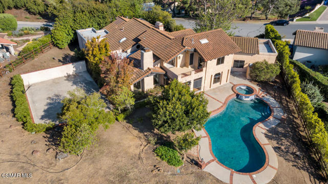 751 Wildwood Avenue, Thousand Oaks CA: https://media.crmls.org/mediaz/8c1d8800-e936-45c4-b2bd-ec19b6e52da9.jpg