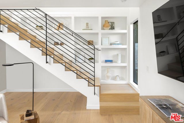 1821 Penmar Avenue, Venice CA: https://media.crmls.org/mediaz/8c1d96c5-c83b-4f49-8528-2ea314354ed8.jpg