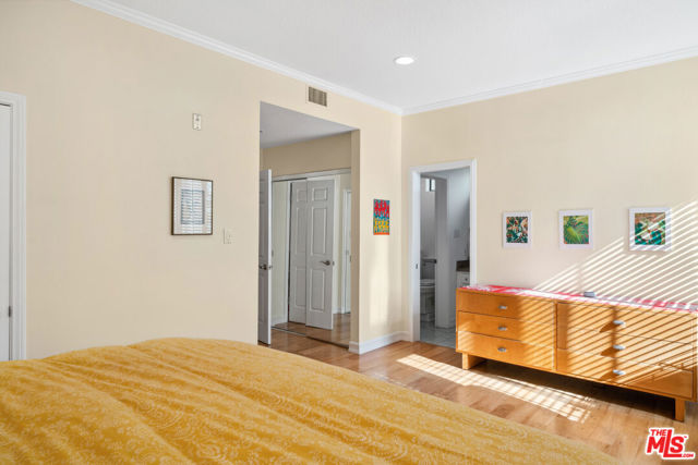 502 San Vicente Boulevard, Santa Monica CA: https://media.crmls.org/mediaz/8c1e61ef-3282-4292-958c-eb9c705fbabd.jpg