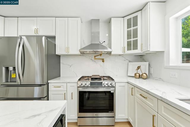 1717 Springbrook Rd, Lafayette CA: https://media.crmls.org/mediaz/8c1ed1f4-8215-4c84-8cfd-2651631b10b6.jpg