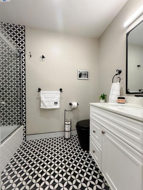 148 Ascot Ct, Moraga CA: https://media.crmls.org/mediaz/8c1fcd49-84ee-49fa-8cd5-922bf75d2952.jpg