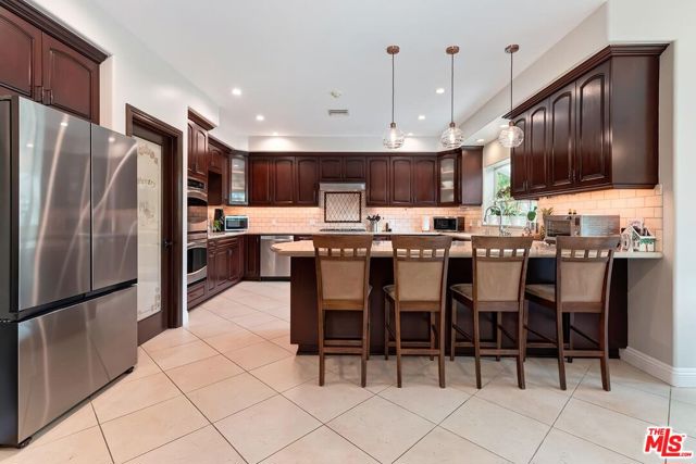 1524 Reeves Street, Los Angeles CA: https://media.crmls.org/mediaz/8c21562a-0bb9-4072-889e-8552f6d2b312.jpg
