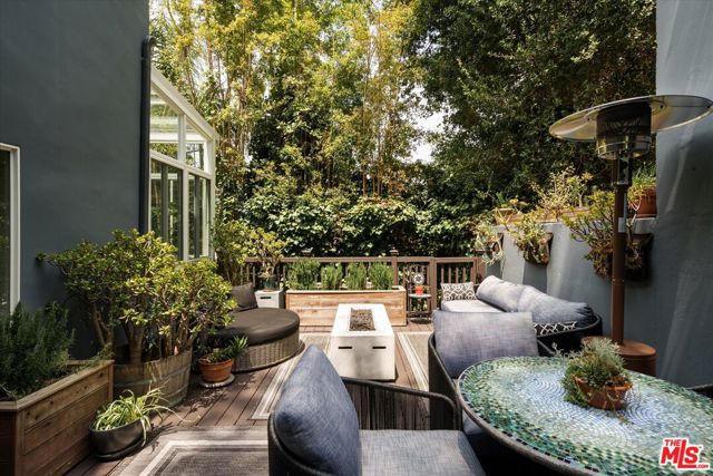 11372 Brill Drive, Studio City CA: https://media.crmls.org/mediaz/8c217836-1fff-4191-844c-a45abf395d4b.jpg