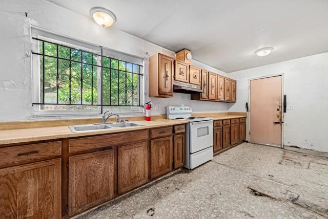 338 Copperfield Avenue, Hayward CA: https://media.crmls.org/mediaz/8c21b6f7-d2fa-4a46-8d51-d5f83cf7e8a1.jpg