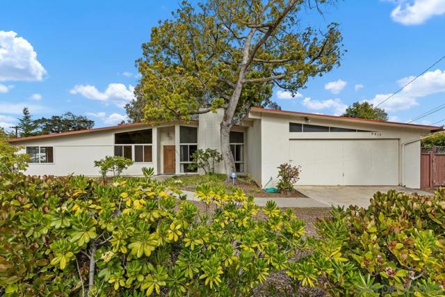 8415 Sugarman Dr, La Jolla CA: https://media.crmls.org/mediaz/8c221c0c-e815-4a8b-be24-cf3cbd2ebda6.jpg