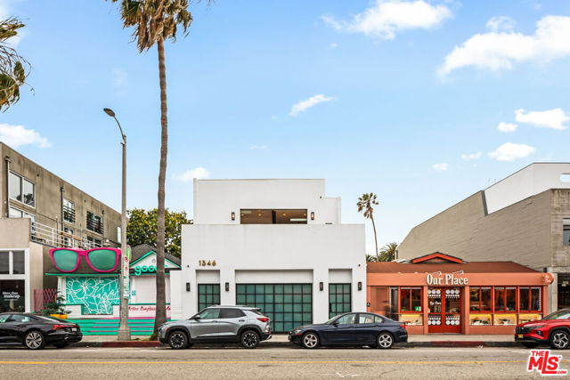 1346 Abbot Kinney Boulevard, Venice CA: https://media.crmls.org/mediaz/8c226dfb-cb6b-47a3-a005-b6bea30fe50a.jpg