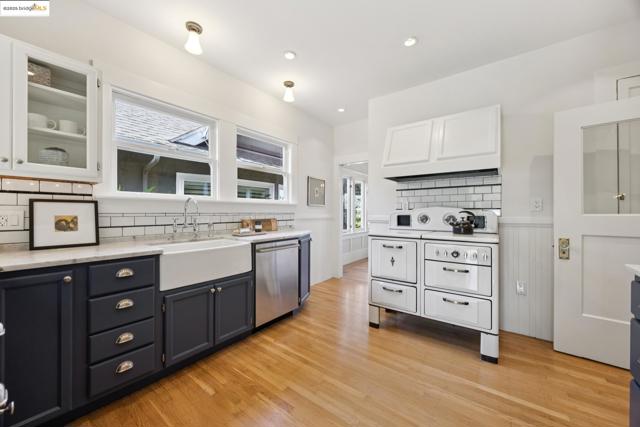 3936 Elston Ave., Oakland CA: https://media.crmls.org/mediaz/8c22e6a7-d1ff-40ad-ad65-0c1cd6f1c700.jpg