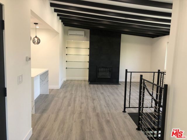 6900 Treasure Trail, Los Angeles CA: https://media.crmls.org/mediaz/8c22ec23-127c-4864-abed-7639d36a01fa.jpg