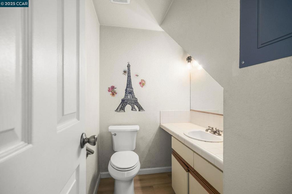 https://media.crmls.org/mediaz/8c23f268-622e-4688-8046-5438c6a98217.jpg?preset=X-Large